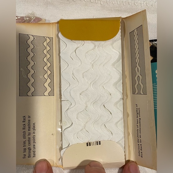 Vintage- rick rack tape - 5 packages - sewing / quilting notions / sewing supply - Picture 3 of 4